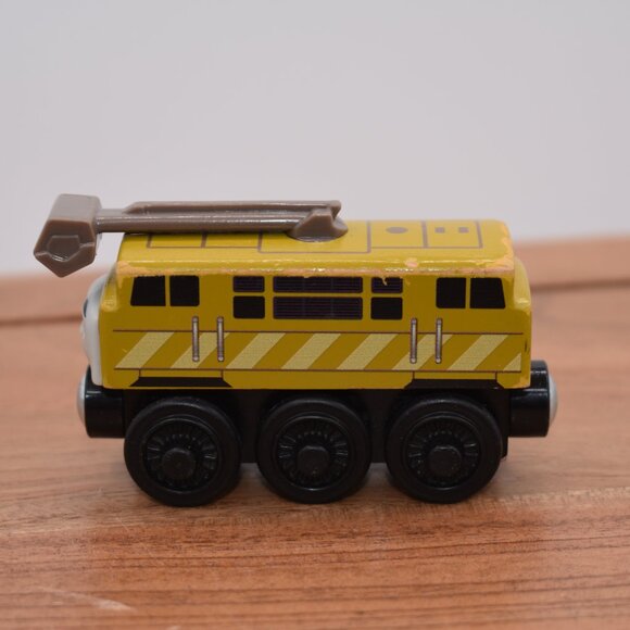 Diesel 10 - GGG82 Thomas and Friends Wooden Railway Trains Engines 3 inches - Picture 3 of 6